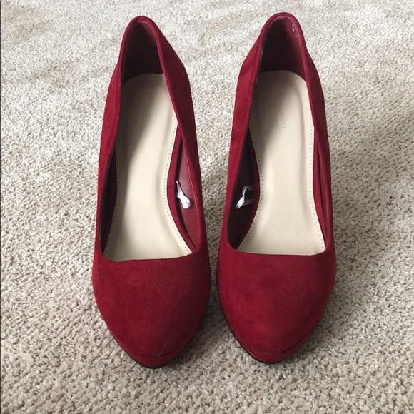 New red heels - Picture 2 of 4